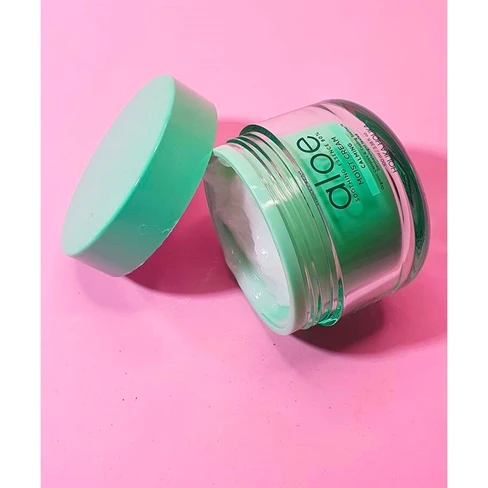 Aloe Soothing Essence 80% Moist Cream