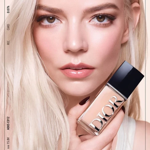 Forever Skin Glow Wear Base de maquillaje radiante SPF25 - Dior